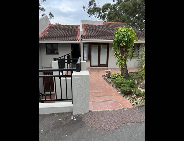 3 BEDROOM SIMPLEX FOR SALE IN COWIES HILL